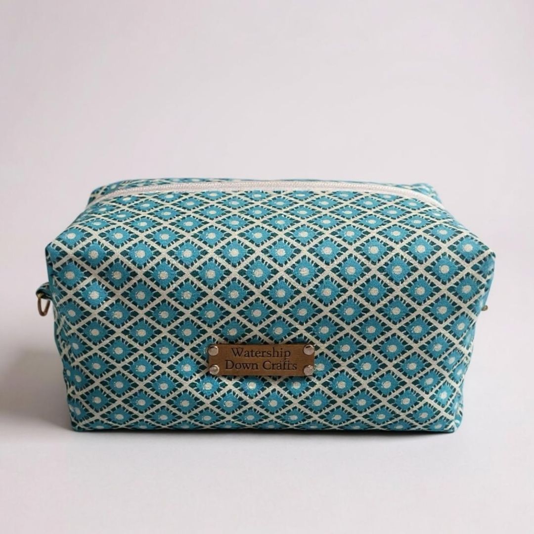 Boxed Zipper Pouch Tutorial – No Turning Gap, No Binding, No Hand Sewing