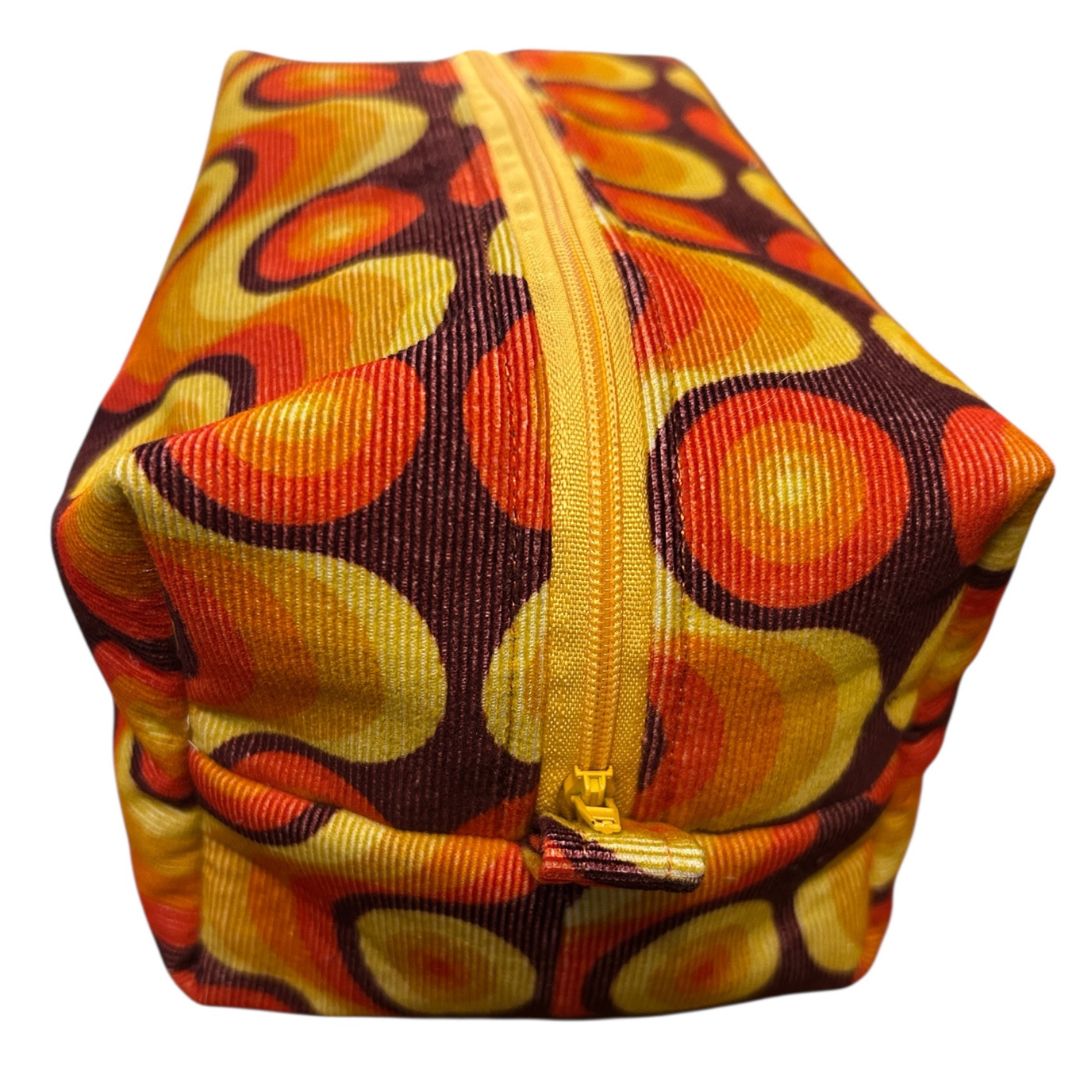 Makeup Bag – Retro Fabric Pouch with Wrist Strap & Water-Resistant Lining